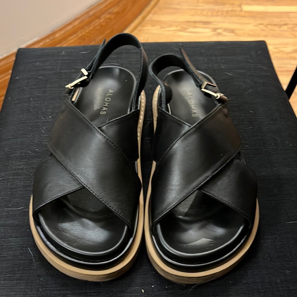 Alohas sandals size 37